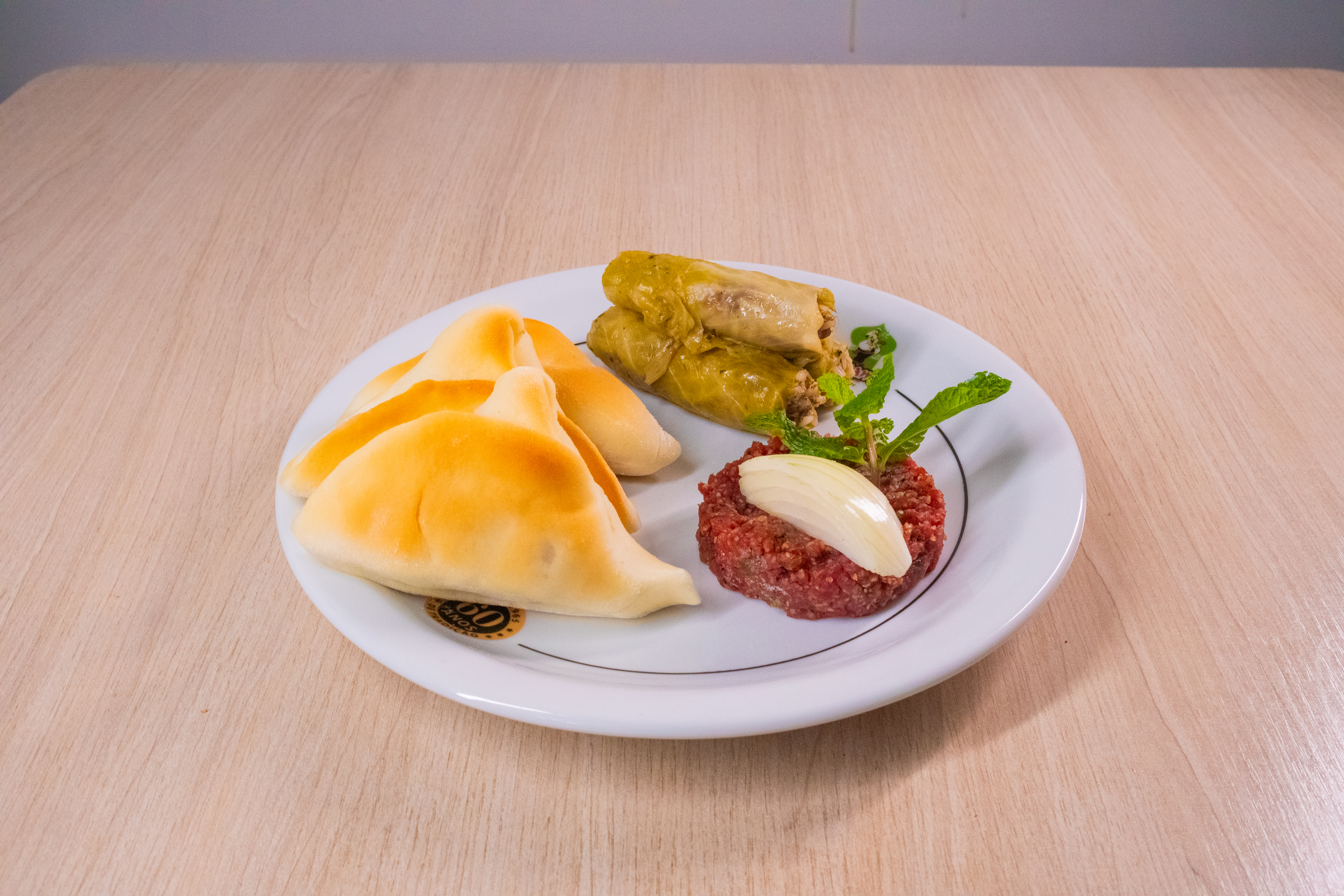 Esfiha de Carne, Charuto de Repolho e Kibe Cru